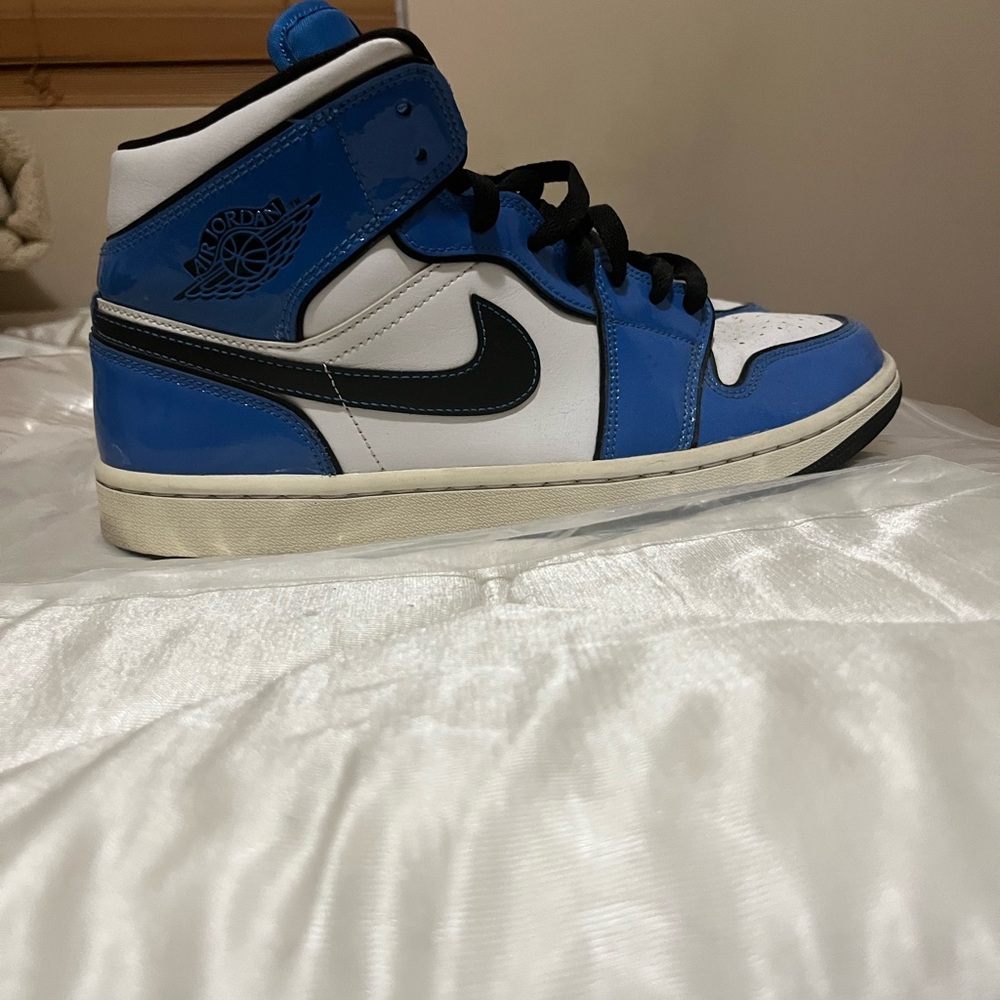 Size 10 - Air Jordan 1 SE Mid Signal Blue